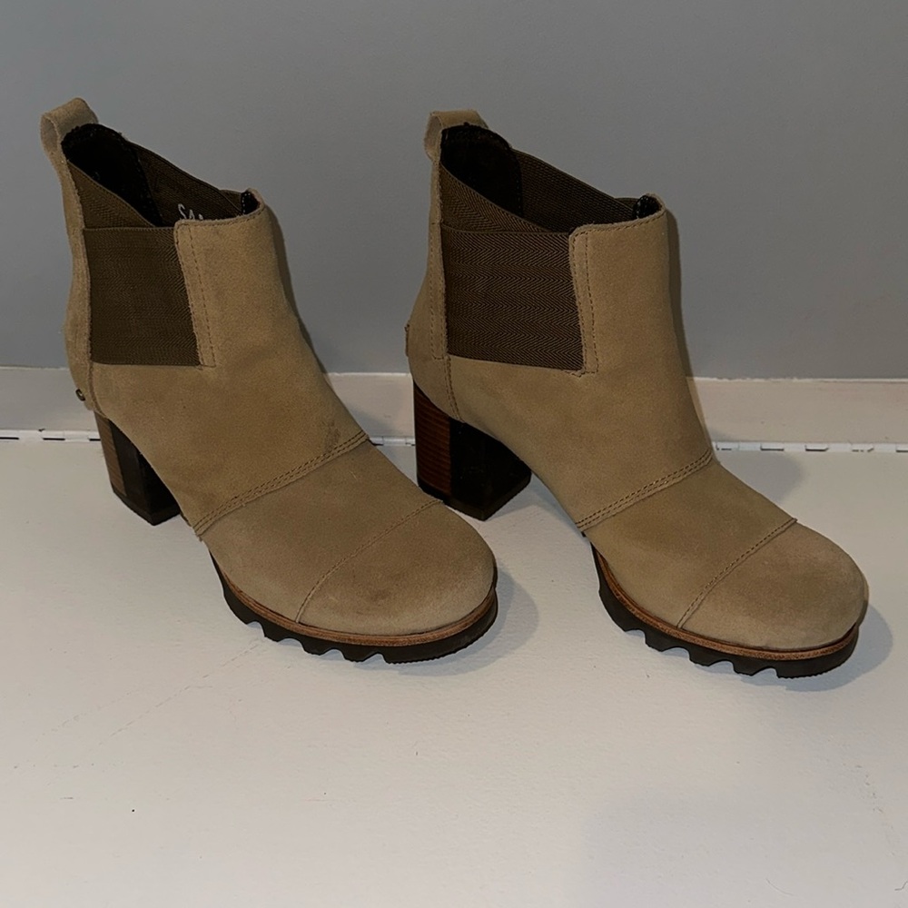 Sorel Chelsea Women’s Boots. NWOT. Size 7